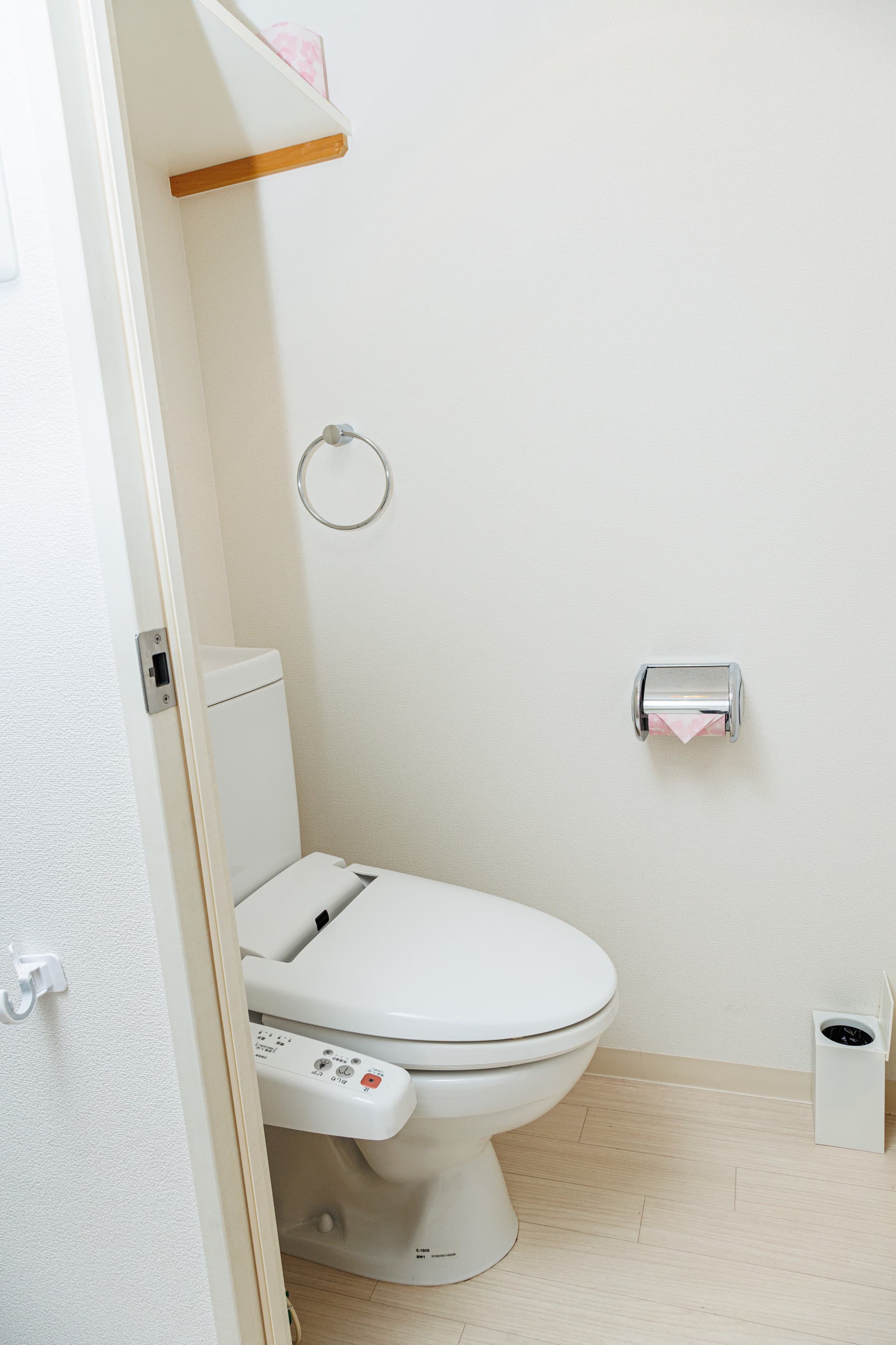 ROOMS 16